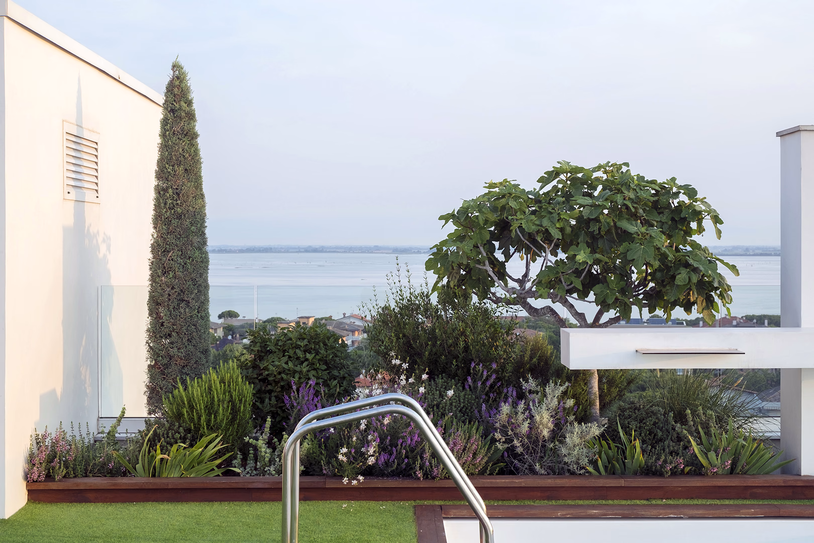 View 8 of the “Hanging Eden” project, designed by Roberto Landello.