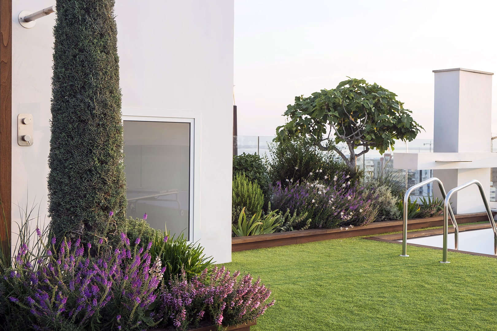 View 10 of the “Hanging Eden” project, designed by Roberto Landello.