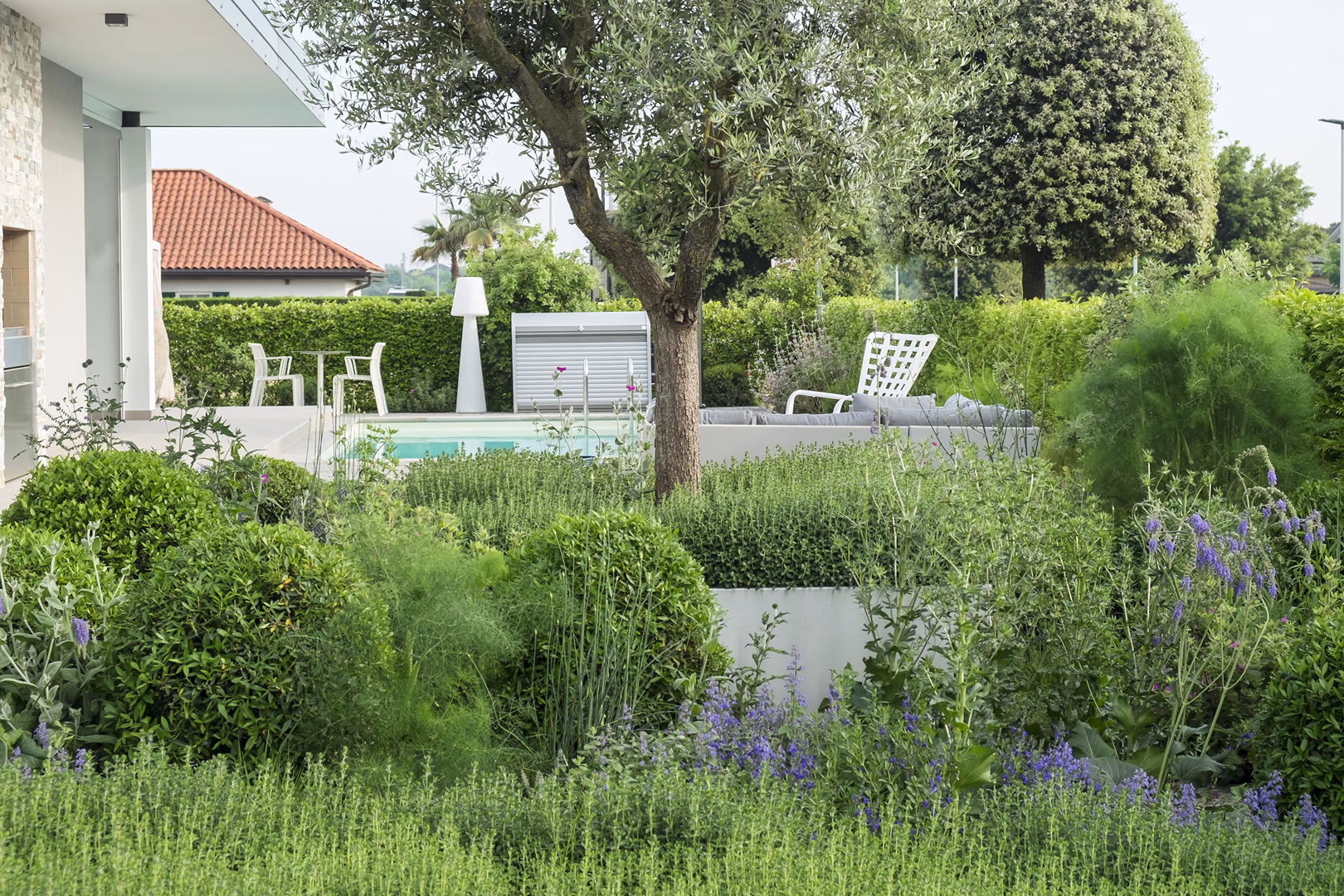 View 4 of the “Mediterranean Grass” garden design, created by Roberto Landello.