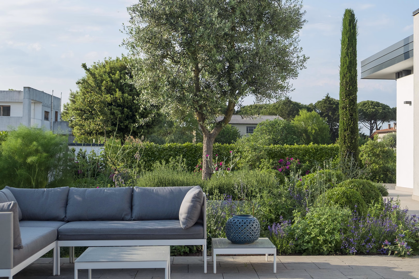 View 9 of the “Mediterranean Grass” garden design, created by Roberto Landello.
