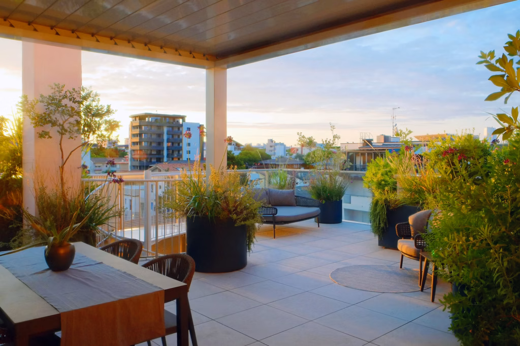 View 1 of the “Blue Lagoon” garden design, created by Roberto Landello.