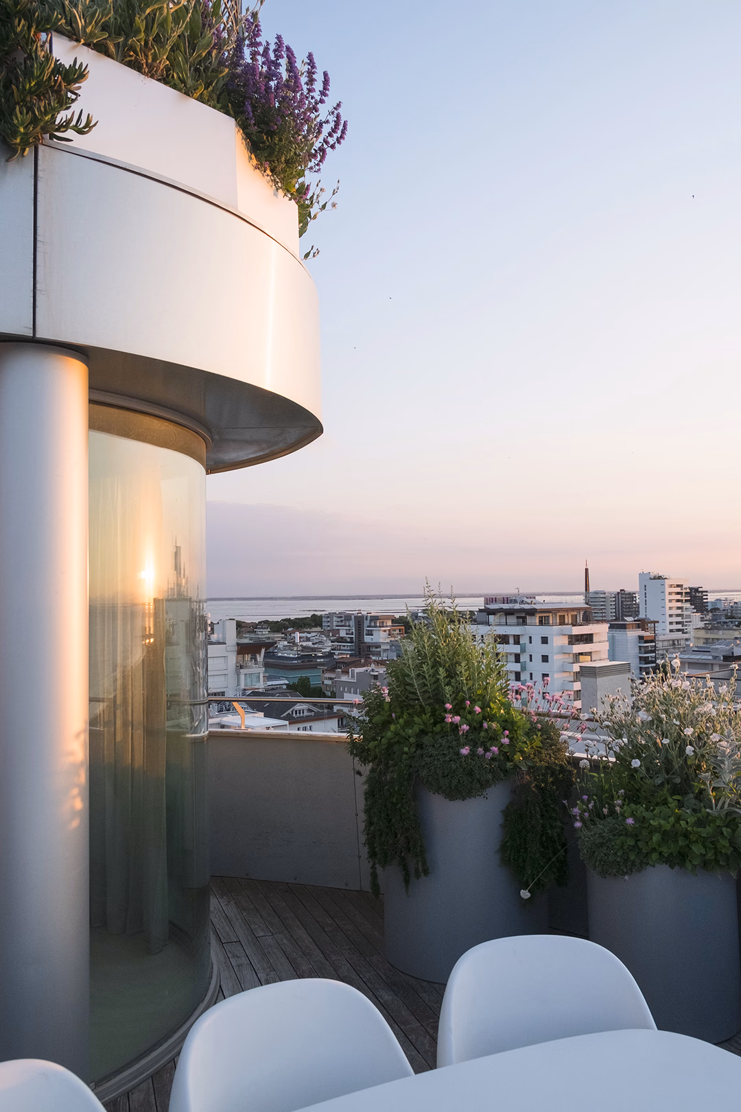 View 2 of the “Mirage” project, designed by Roberto Landello.
