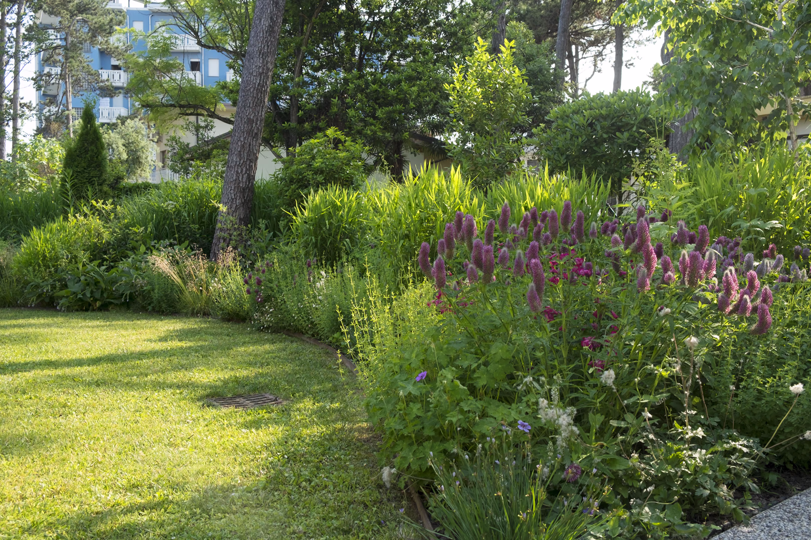 View 2 of the “Natural Garden” garden design, created by Roberto Landello.
