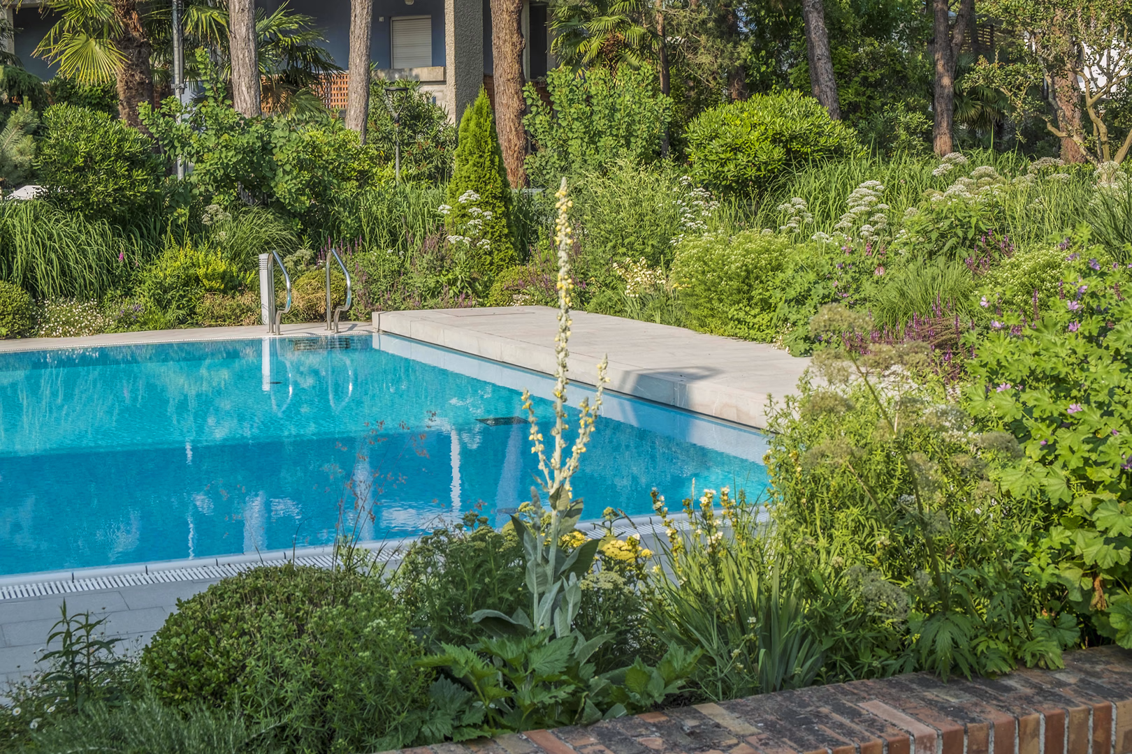 View 9 of the “Natural Garden” garden design, created by Roberto Landello.