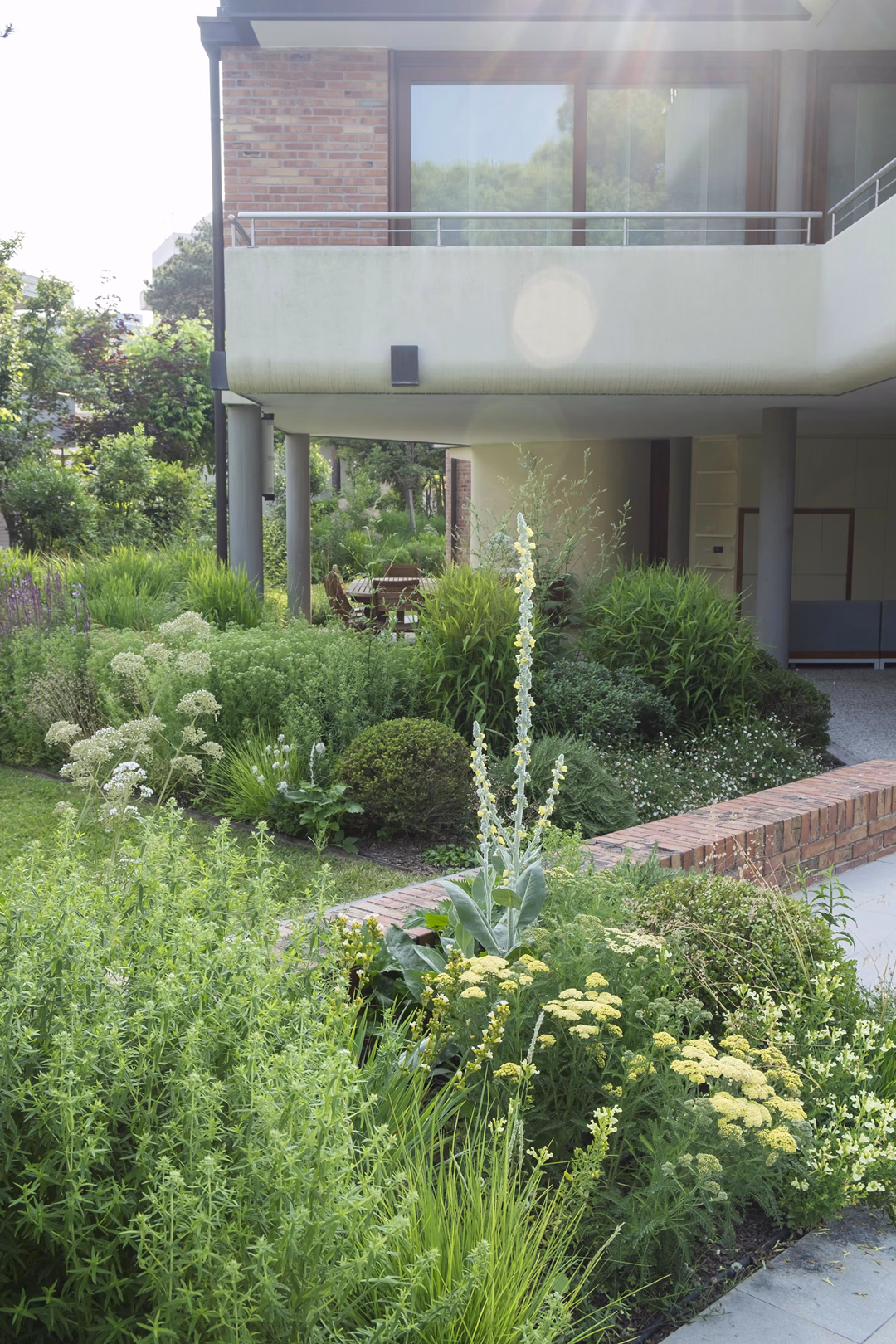 View 15 of the “Natural Garden” garden design, created by Roberto Landello.