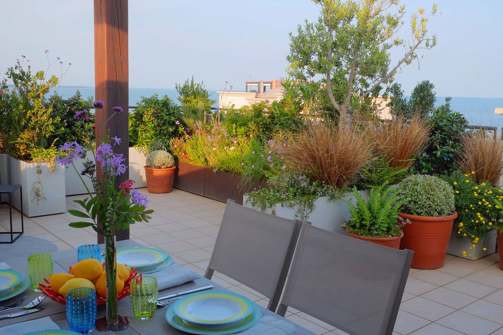 Vista 2 del progetto di giardino Porta del mare, realizzato da Roberto Landello.