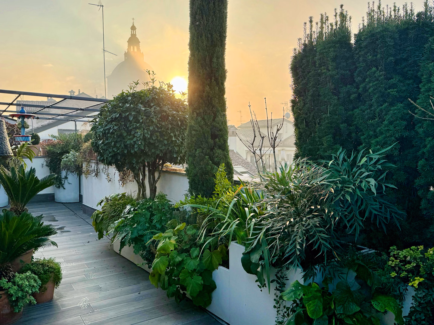 View 1 of the “Modern Renaissance” garden design by Roberto Landello.