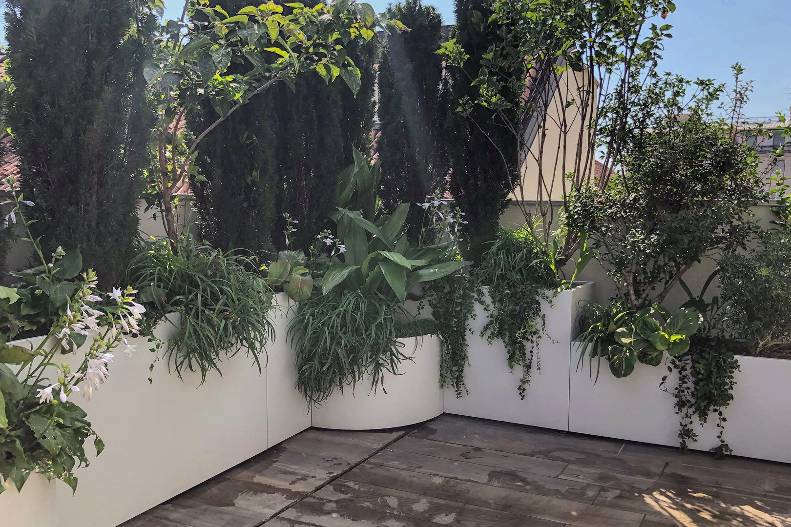 View 2 of the “Modern Renaissance” garden design by Roberto Landello.