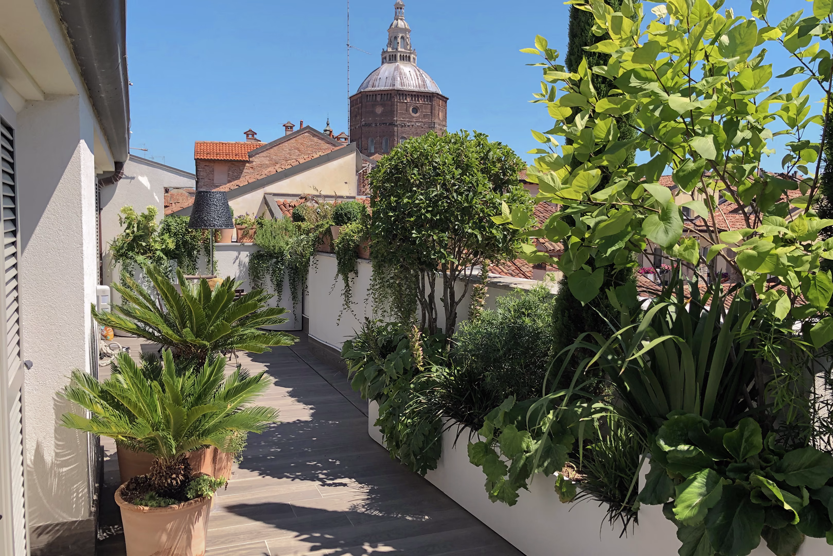View 6 of the “Modern Renaissance” garden design by Roberto Landello.