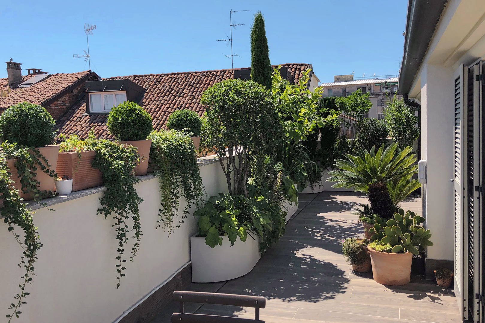 View 9 of the “Modern Renaissance” garden design by Roberto Landello.